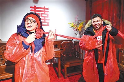 寧波百名外籍人士走進前童古鎮(zhèn) 體驗年味“非遺”文化