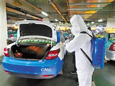 免費(fèi)接送一線抗“疫”人員 蘭州奔馬雷鋒車隊(duì)，你們真棒！