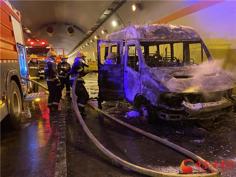 【微視頻】爭分奪秒！蘭州龔家灣消防救援站隧道內(nèi)搶救防疫物資