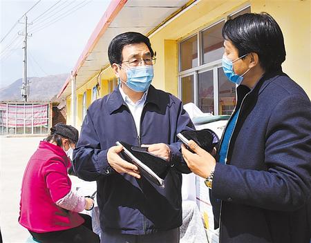 林鐸在臨夏縣調(diào)研指導(dǎo)工作時(shí)強(qiáng)調(diào) 從嚴(yán)從細(xì)查漏補(bǔ)缺 逐戶(hù)逐項(xiàng)鞏固提升 確保如期高質(zhì)量打贏脫貧攻堅(jiān)收官戰(zhàn)