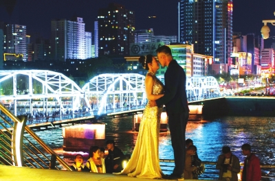 昨夜，中山橋夜景燈光更漂亮了