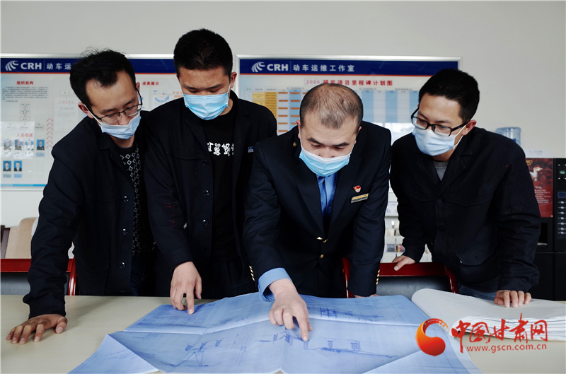 用奮斗的青春護(hù)航高鐵——記全國(guó)鐵路勞動(dòng)模范、蘭西動(dòng)車(chē)運(yùn)用所副所長(zhǎng)張學(xué)東