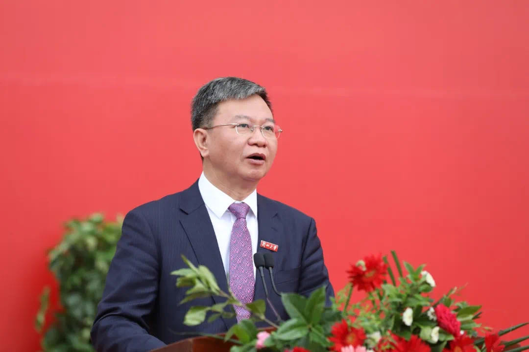 蘭州大學校長嚴純華寄語2020屆本科畢業(yè)生：做敢擔當、能擔當、有擔當?shù)娜?>
        </a><em>蘭州大學校長嚴純華寄語2020屆本科畢業(yè)生：做敢擔當、能擔當、有擔當?shù)娜?/em></li>
    <li><a  target=