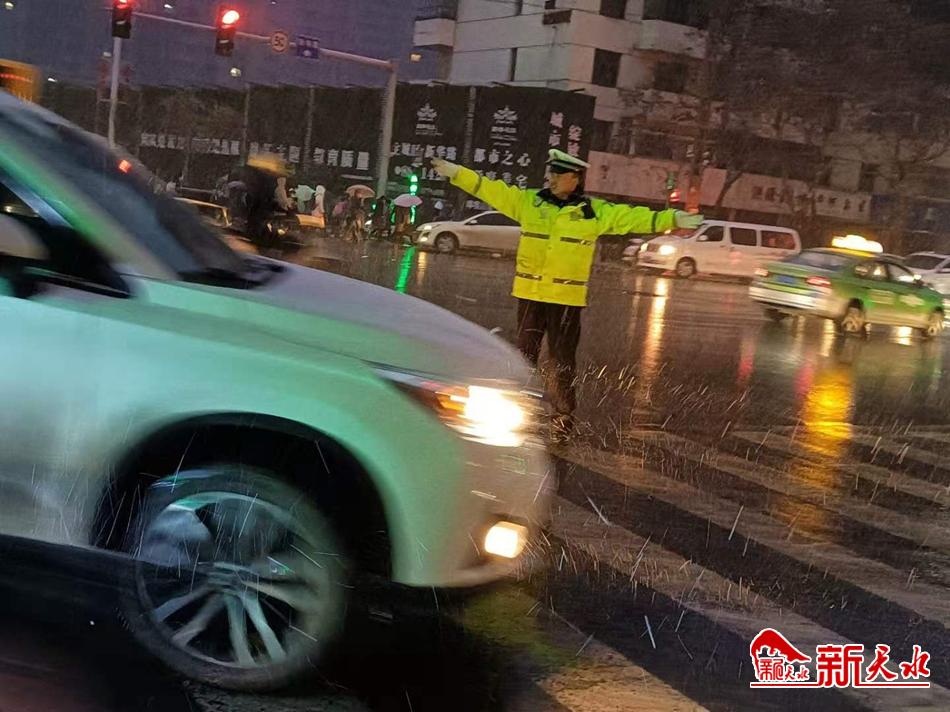 風(fēng)雪襲來，天水最美“警色”在路上！