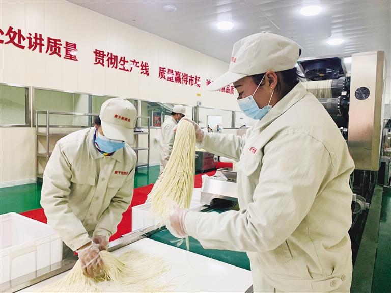 蘭州市規(guī)?；懊鏃l加工項目”投入運營 將配送到市區(qū)280多家直營店