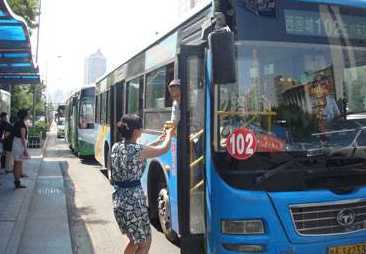 蘭州公交第一客運公司優(yōu)化線路確保市民出行