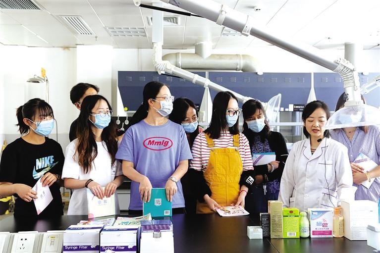 甘肅化妝品宣傳周實(shí)驗(yàn)室開放日活動昨日舉行