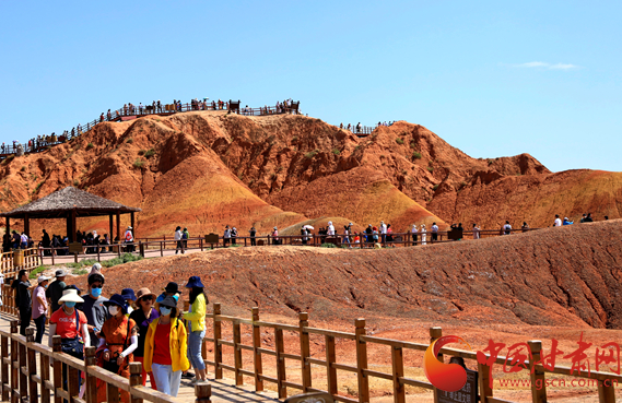 端午假期張掖共接待游客87.05萬人次，實現(xiàn)旅游收入4.64億元