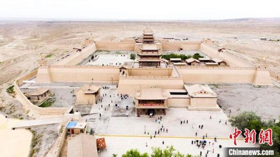 圖為7月中旬，世界文化遺產(chǎn)——嘉峪關，它是中國明代萬里長城的西端起點。　高展　攝