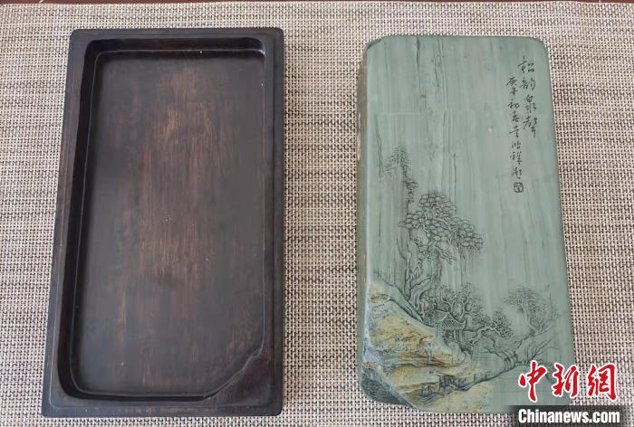 圖為盧保勝為提升洮硯文化內(nèi)涵，制作“一硯一銘、一盒一拓”成品展示?！堟?攝