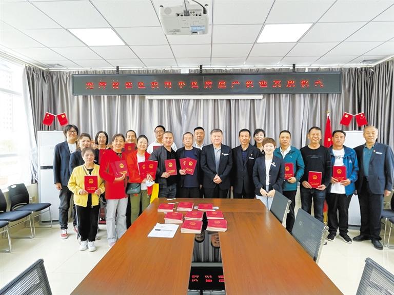 蘭州廣武門街道光輝村社區(qū) 91戶居民終于拿到了房產(chǎn)證！