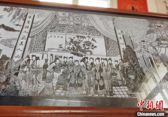 圖為陶世清的影雕作品?！钅?攝