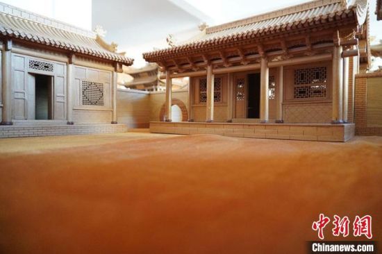 圖為微縮建筑蘭州四合院內(nèi)部結(jié)構(gòu)?！【琶赖┰?　攝