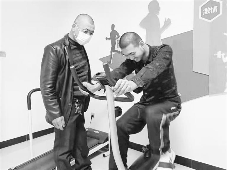 父愛(ài)如山！張掖高臺(tái)殘疾父親悉心照顧殘疾兒子20余年