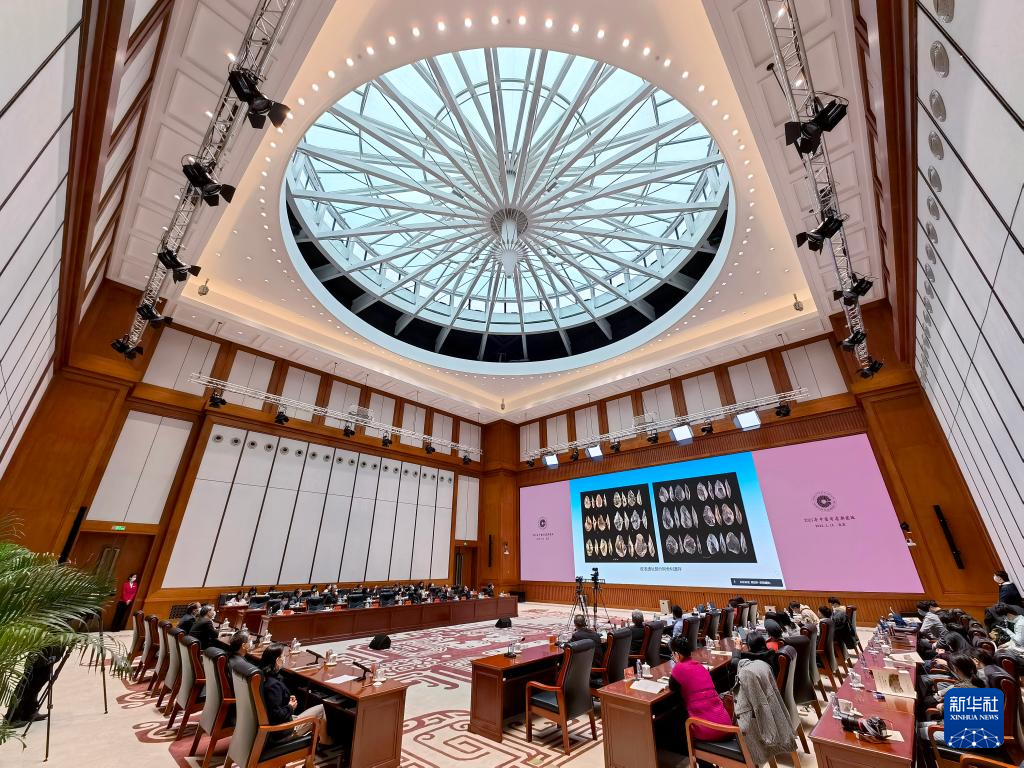 3月18日，“中國社會科學(xué)院考古學(xué)論壇·2021年中國考古新發(fā)現(xiàn)”進(jìn)行入選項(xiàng)目報告環(huán)節(jié)（手機(jī)照片）。