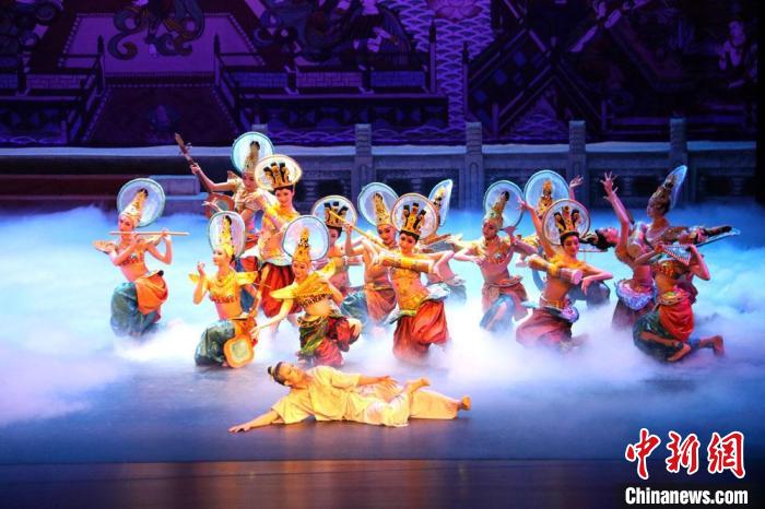 《絲路花雨》在敦煌大劇院演出。(資料圖) 敦煌市委宣傳部供圖