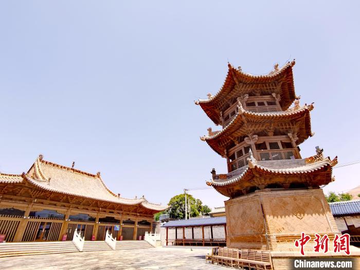 圖為阿河灘清真寺局部。　張?zhí)砀?攝