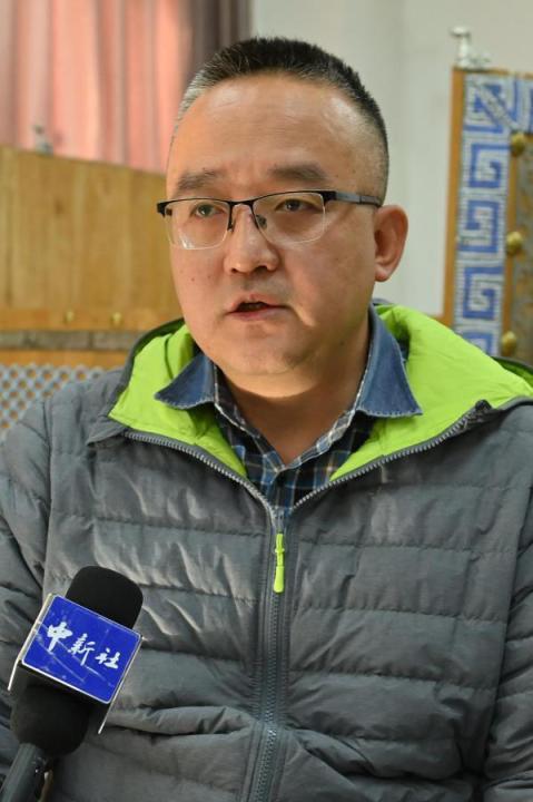 謝焱，甘肅省文物考古研究所副研究館員、考古研究二部主任、田野考古項目負責人。主持參與了張家川馬家塬戰(zhàn)國西戎墓地、臨潭磨溝齊家文化墓地等20多項考古調(diào)查、發(fā)掘工作，曾獲得中國國家文物局田野考古二、三等獎，“十二五”文物保護科學和技術(shù)創(chuàng)新二等獎等榮譽。