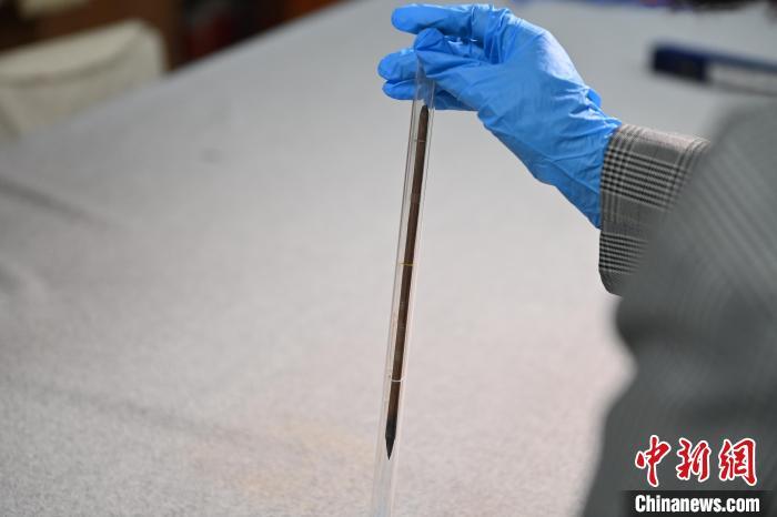 2024年5月7日，甘肅省博物館館藏國(guó)寶級(jí)文物“白馬作”毛筆。李亞龍　攝