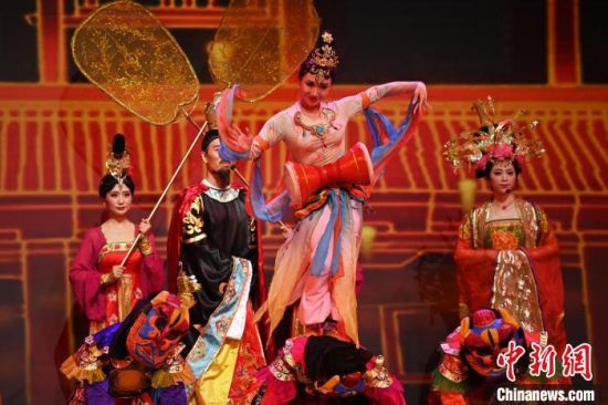 2023年第六屆敦煌文博會(huì)期間，系列演藝上演。(資料圖)李亞龍 攝