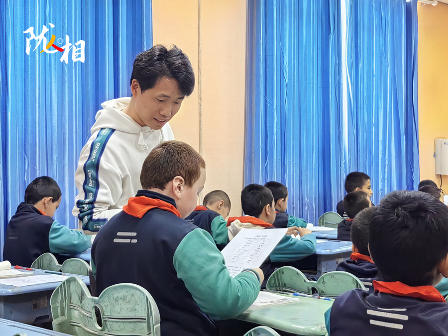 青春華章:從祁連山到天山 韓云峰閃耀講臺